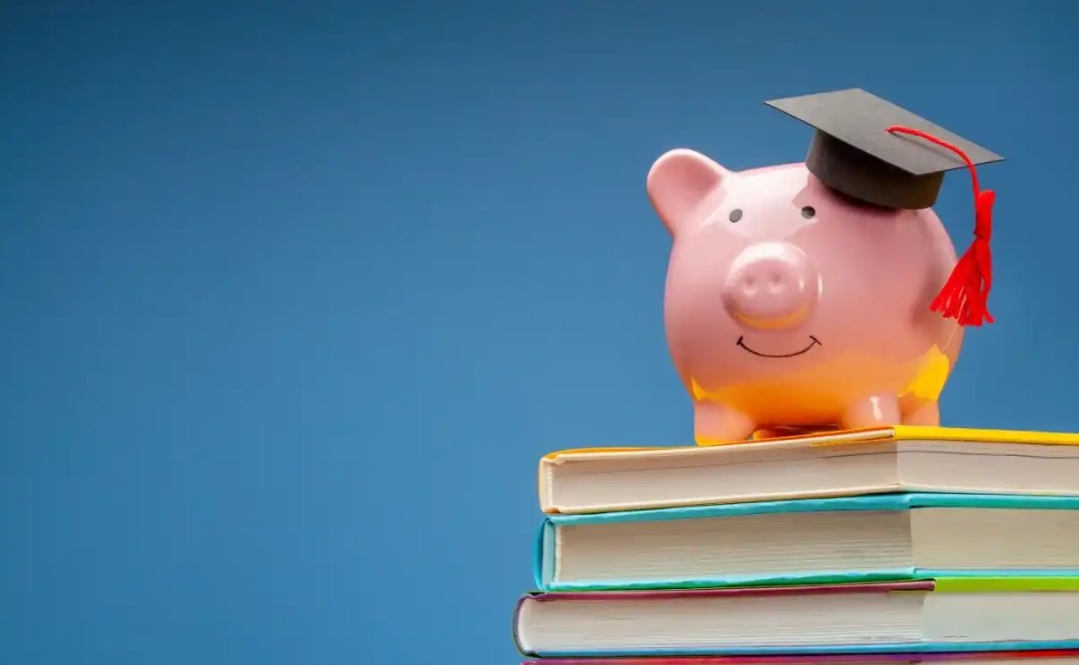 Saving on College Textbooks: Strategies to Cut Down Academic Costs